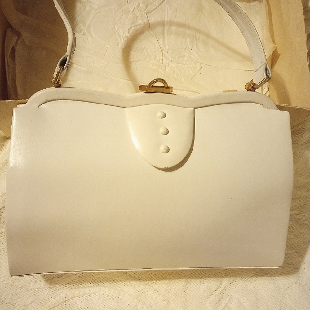 Classic, Vintage, elegant, prosteen condition! Made in France!!!